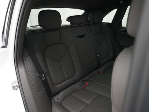 Certified 2023 Porsche Macan image 30