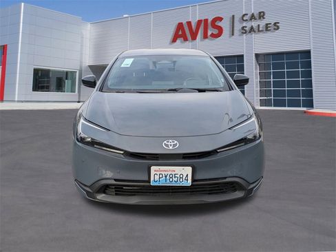Used 2025 Toyota Prius LE image 2