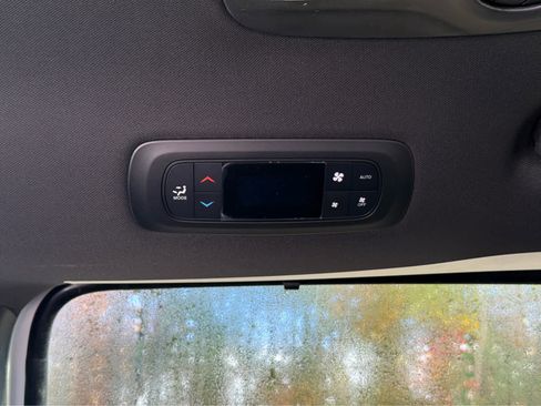 New 2026 Chrysler Pacifica Select image 15