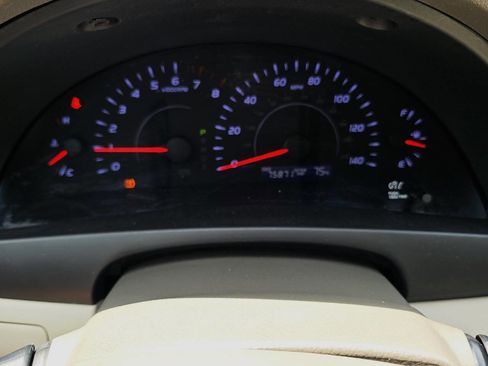 Used 2010 Toyota Camry LE FWD image 13