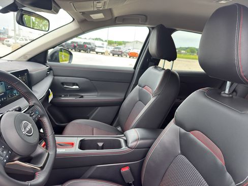 Used 2025 Nissan Kicks SR AWD/4WD image 26