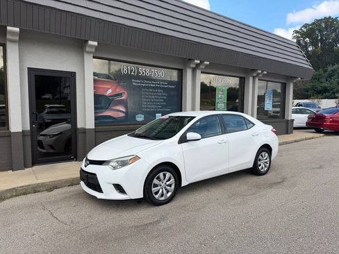 Used 2016 Toyota Corolla LE FWD image 2