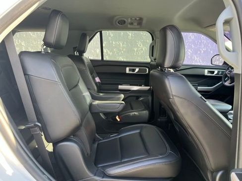 Used 2023 Ford Explorer XLT w/ Equipment Group 202A image 9