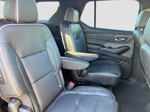 Used 2023 Chevrolet Traverse Premier image 30