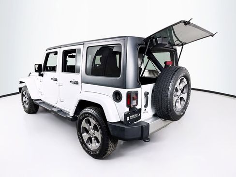 Used 2018 Jeep Wrangler Unlimited Sahara w/ Connectivity Group image 5