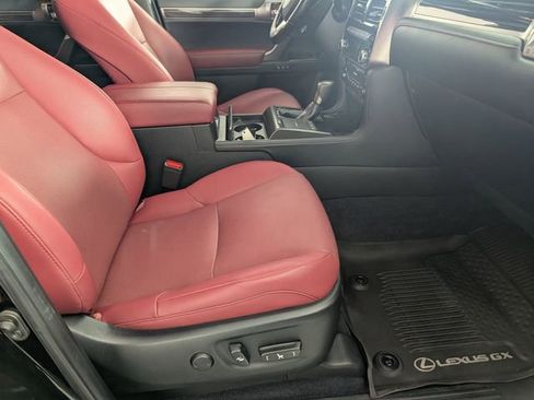 Used 2022 Lexus GX 460 Premium w/ Accessory Package image 36