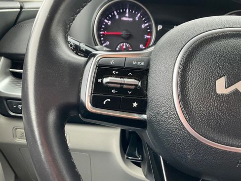 Used 2024 Kia Carnival LX image 16