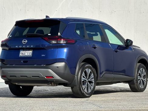 Used 2023 Nissan Rogue SV w/ SV Premium B Package image 3