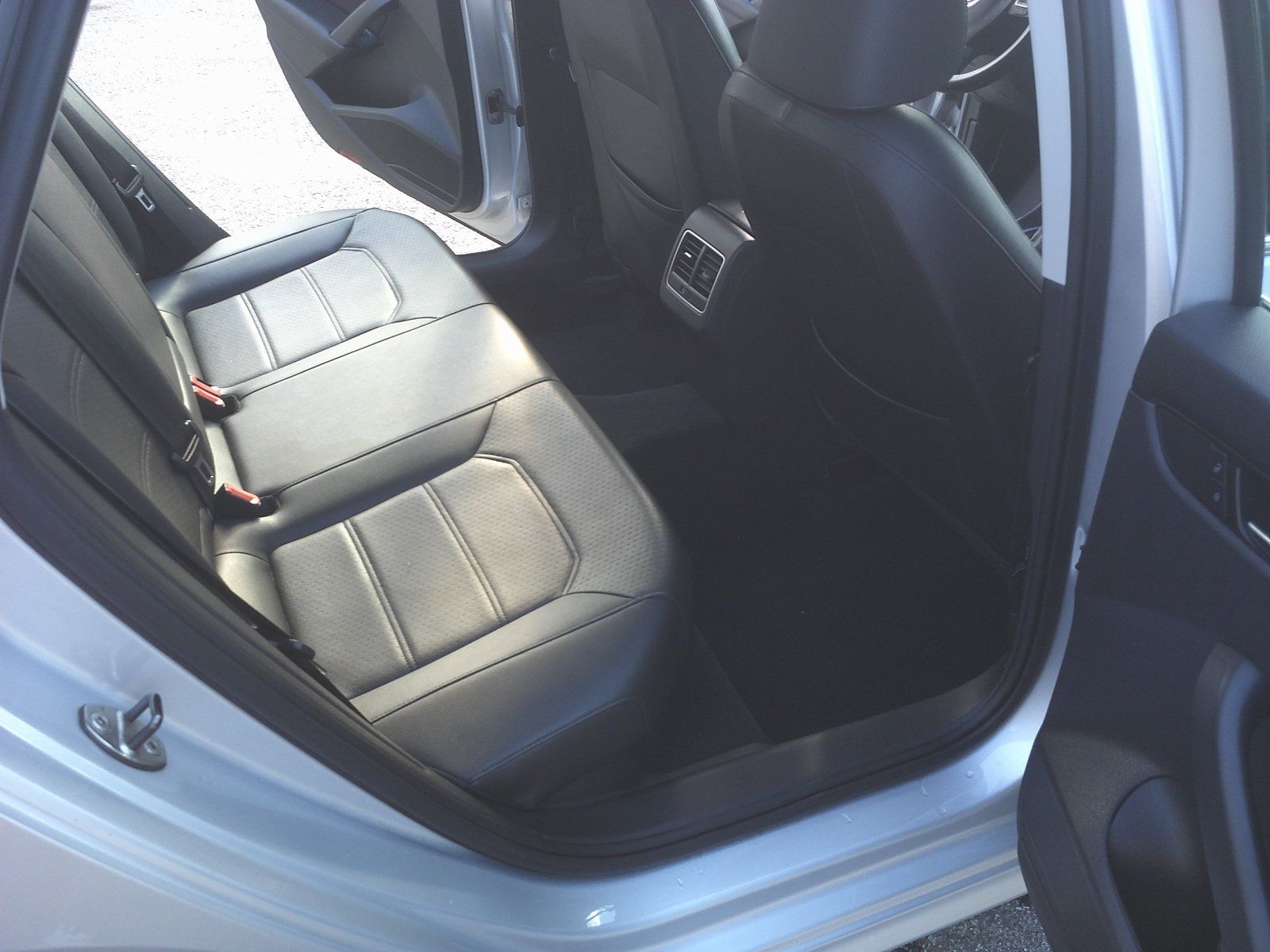 Used 2013 Volkswagen Passat TDI SE FWD image 13