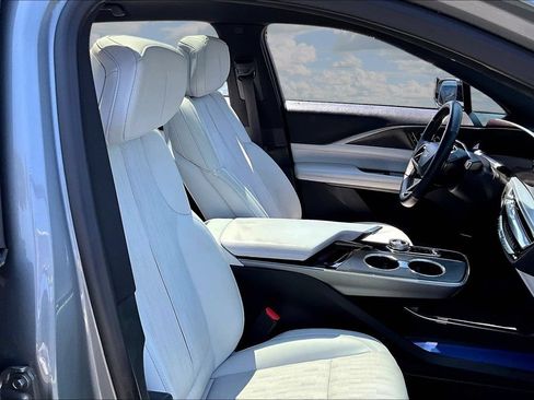 Used 2024 Cadillac Lyriq Luxury RWD image 29
