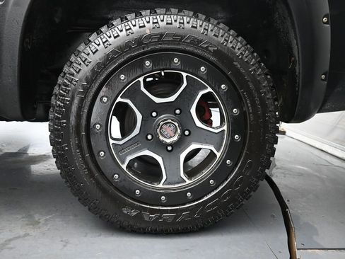 Used 2011 Toyota Tundra 4x4 CrewMax image 27