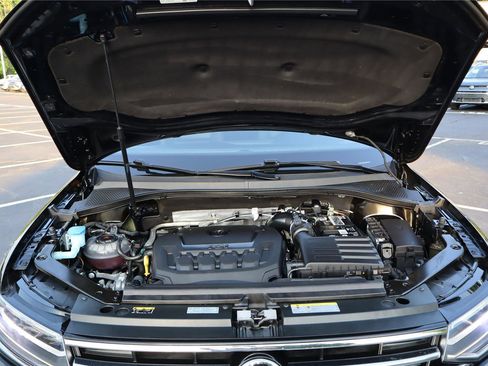Certified 2023 Volkswagen Tiguan SE FWD image 10