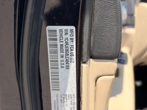 Used 2020 Jeep Grand Cherokee Limited w/ Luxury Group II RWD image 31