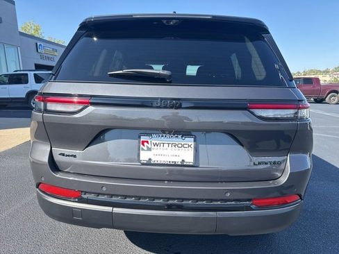 Used 2023 Jeep Grand Cherokee Limited w/ Luxury Tech Group II image 8