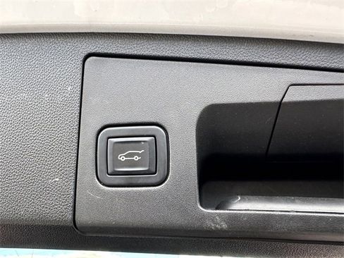 Used 2022 Cadillac XT4 Luxury w/ Cold Weather Package image 43