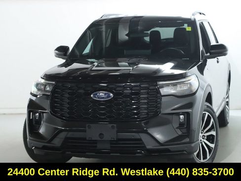 Used 2025 Ford Explorer ST-Line AWD/4WD image 3