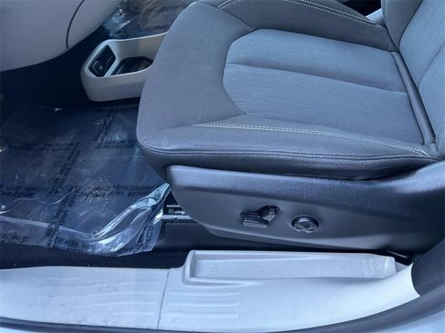 Used 2023 Chrysler Voyager LX image 21