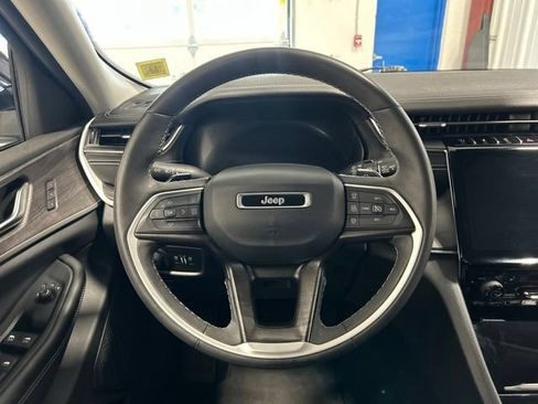 Used 2023 Jeep Grand Cherokee Limited AWD/4WD image 15