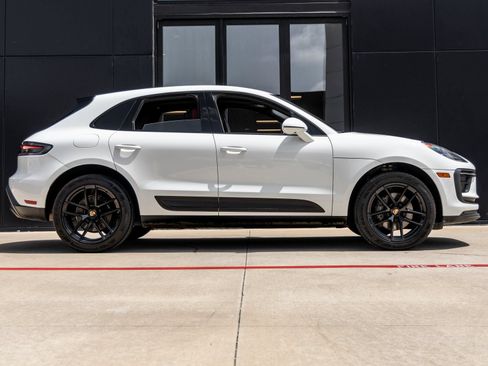 Certified 2023 Porsche Macan AWD/4WD image 9