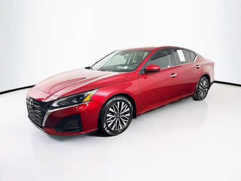 Used 2023 Nissan Altima 2.5 SV image 3