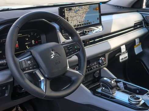 New 2026 Mitsubishi Outlander SE image 29