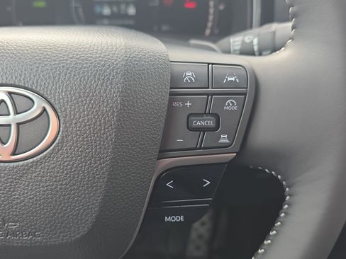 Used 2025 Toyota Camry SE w/ Multimedia Upgrade Package image 17