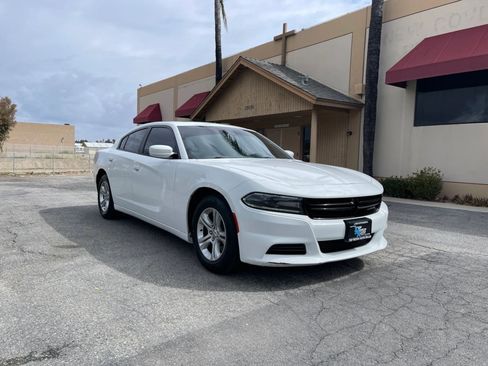 Used 2019 Dodge Charger SXT w/ Leather Interior Group RWD image 3