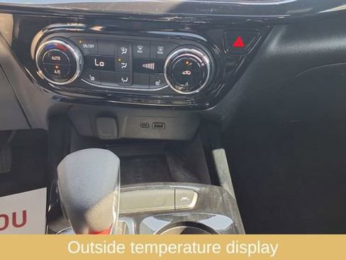 Used 2025 Chevrolet Trax RS w/ Sunroof Package image 23