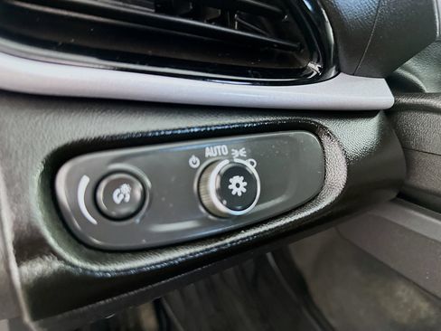 Used 2018 Chevrolet Volt LT w/ LT Driver Confidence Package FWD image 10