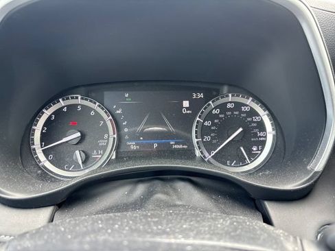 Used 2022 Toyota Highlander XLE FWD image 16