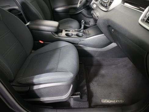 Used 2017 Kia Sorento LX image 26