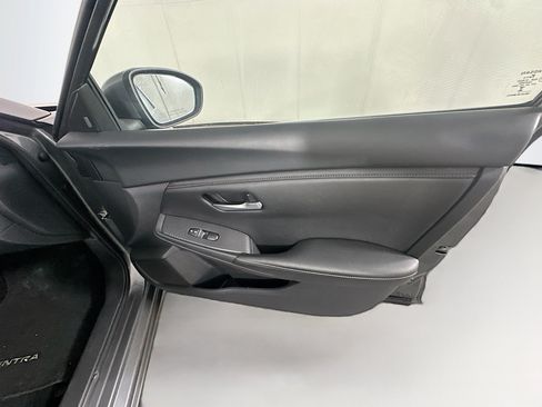 Used 2025 Nissan Sentra SV FWD image 30