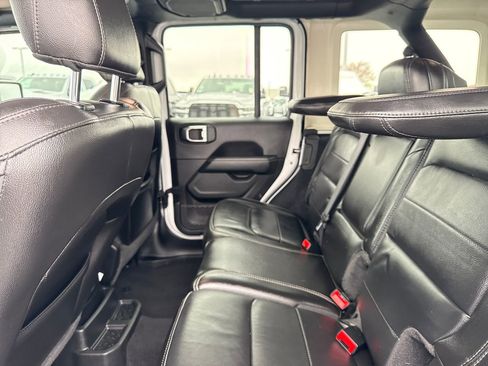 Used 2022 Jeep Wrangler Unlimited Sahara w/ Cold Weather Group image 18