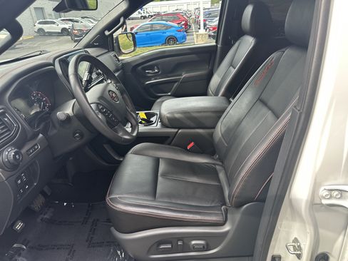 Used 2023 Nissan Titan PRO-4X w/ Pro-4x Convenience Package AWD/4WD image 15