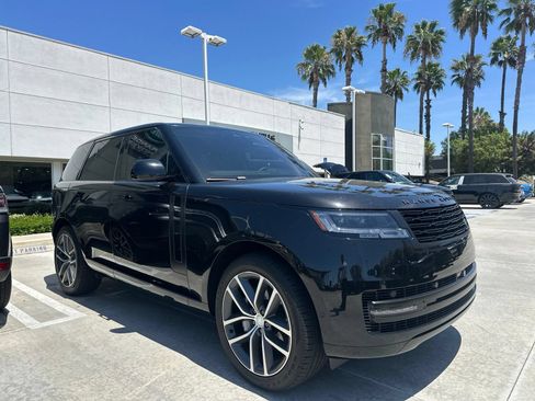 Used 2024 Land Rover Range Rover SE AWD/4WD image 2