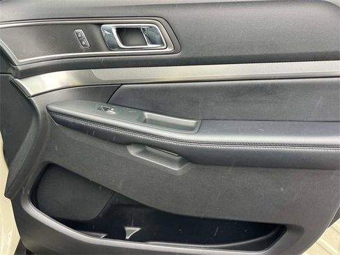 Used 2018 Ford Explorer XLT w/ Equipment Group 202A image 24