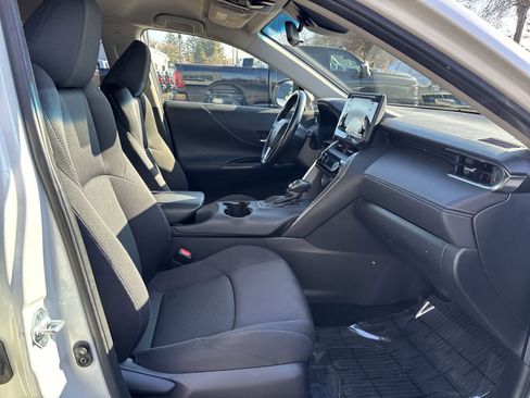 Used 2021 Toyota Venza LE image 6