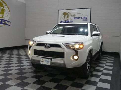 Used 2018 Toyota 4Runner TRD Off-Road Premium AWD/4WD image 4