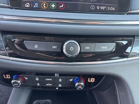 Used 2021 Buick Enclave Essence image 41