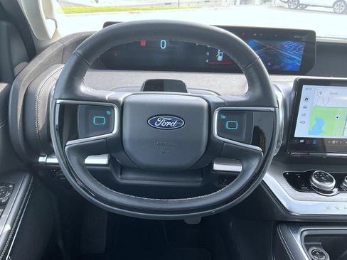 Used 2025 Ford Expedition Max Platinum AWD/4WD image 13