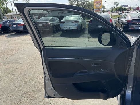 Used 2018 Mitsubishi Outlander Sport ES AWD/4WD image 12