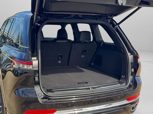 New 2025 Jeep Grand Cherokee Overland w/ Trailer Tow Package AWD/4WD image 27