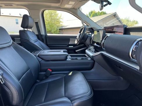 Used 2025 Ford Expedition Platinum AWD/4WD image 24