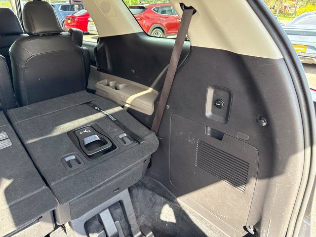 Used 2025 Kia Carnival FWD image 24