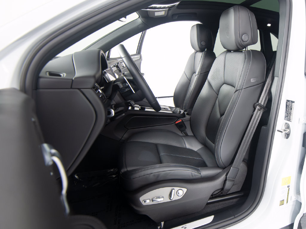Certified 2026 Porsche Macan S AWD/4WD image 16