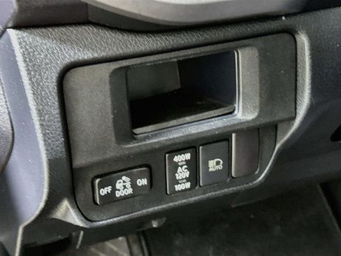 Used 2018 Toyota Tacoma TRD Sport w/ Technology Package AWD/4WD image 13