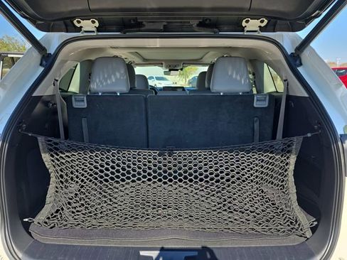 Used 2020 Toyota Highlander Platinum image 13