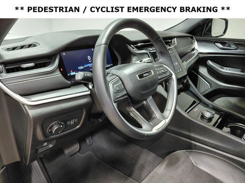 Used 2022 Jeep Grand Cherokee Altitude AWD/4WD image 9