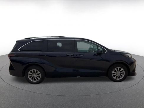 Used 2025 Toyota Sienna XLE FWD image 15