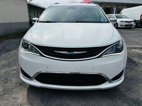 Used 2018 Chrysler Pacifica Limited w/ Advanced Safetytec Group FWD image 12